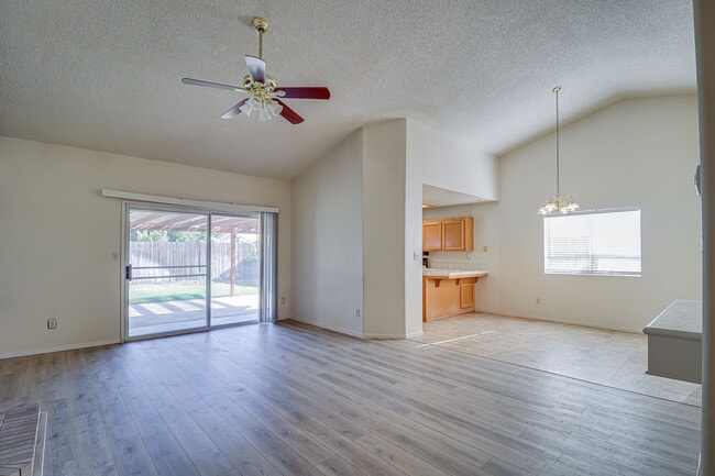 Photo - 4005 Asino Ave
