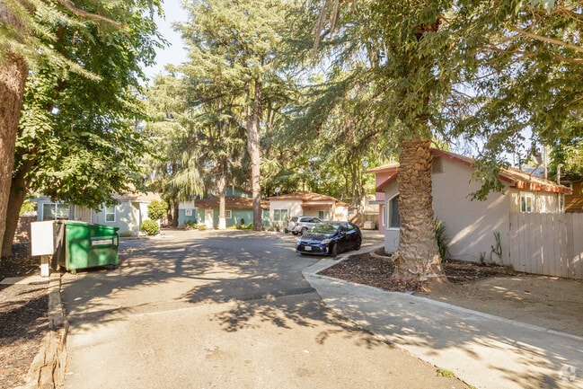 Neighborhood Entrance - 104 4th St