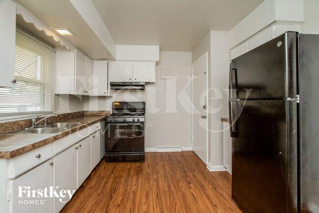 Photo - 326 Clyde Ave