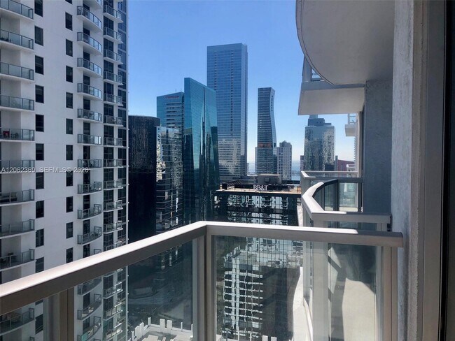 Photo - 1050 Brickell Ave Unidad 2904