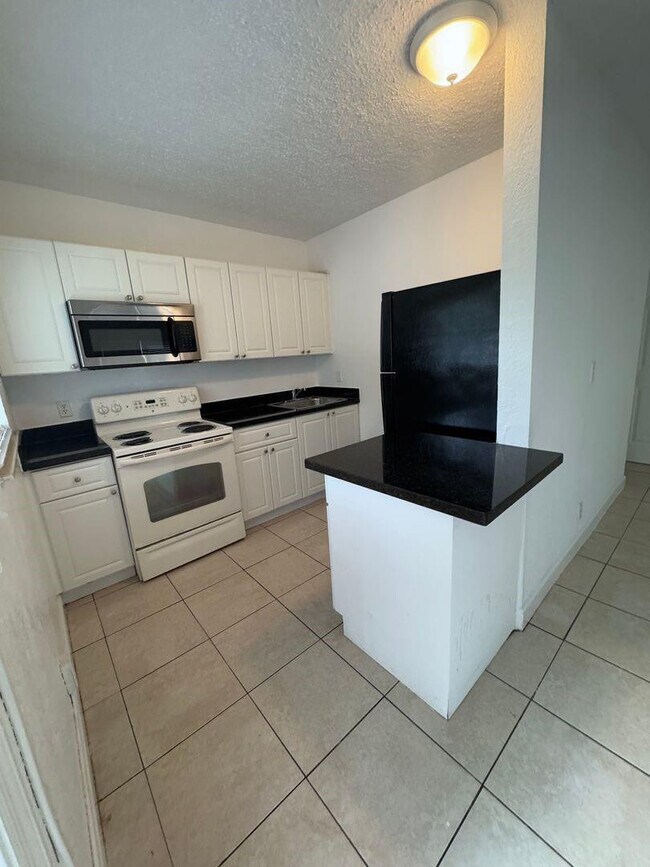 Photo - 701 SW 14th Ave Unit 4