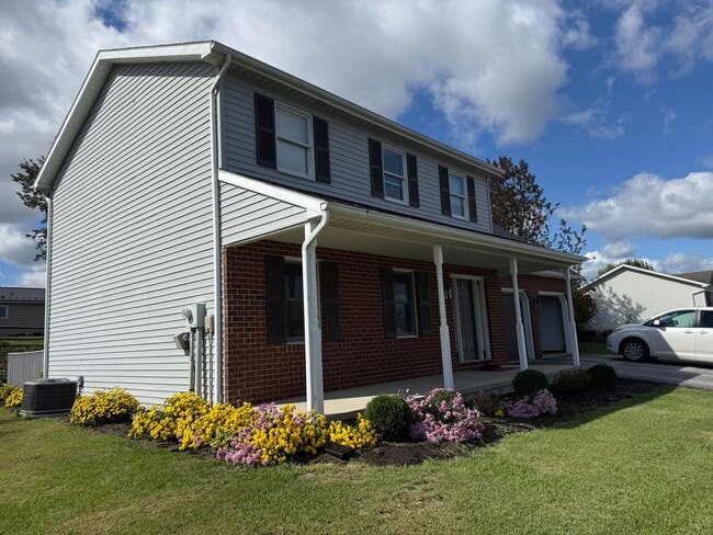 Photo - 1560 Buttercup Dr