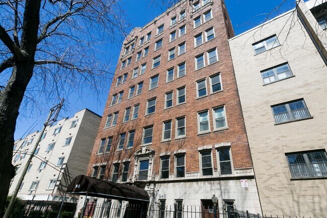 Building Photo - 940 W Winona St Unit 504 Rental