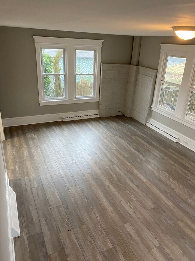 3 Bedroom, 1 bathroom house in Pleasantvil... Rental For Rent in