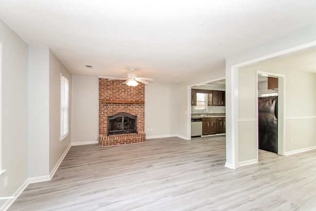 Photo - 107 Chiswick Ct