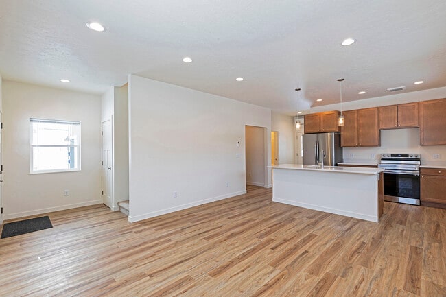 Building Photo - 909 Poplar St