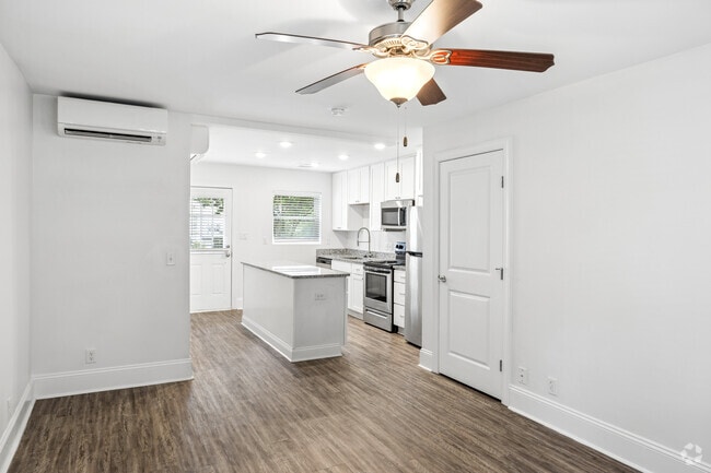 Crescent - 2BR, 1.5BA - 940SF - Dining Area