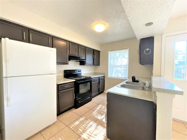 Photo - Charming 2 Bedroom in Garland Unit 1