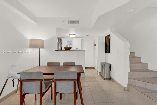 123 SW 17th Rd Unit 102