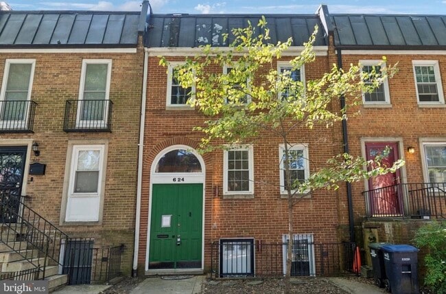 Building Photo - 624 G St SW