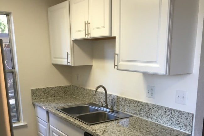 Photo - Carlton Woods Apartments