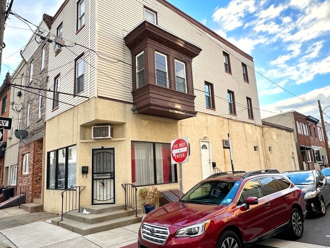 Building Photo - 1814 S 13th St Unit 2nd floor