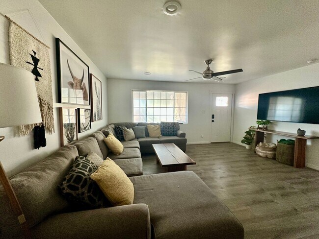 Photo - 1020 S Lola Ln