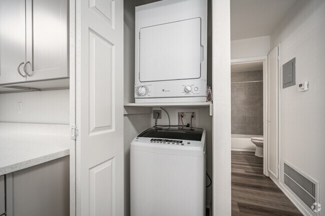 1BR, 1BA - 720SF