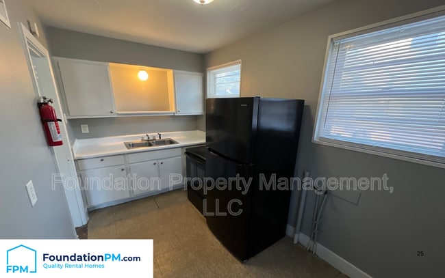 Photo - 1570 Rebecca St