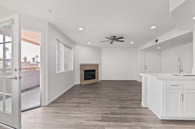 Photo - Pharus Plaza