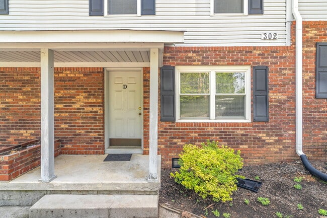 Building Photo - 302 Wakefield Rd Rental