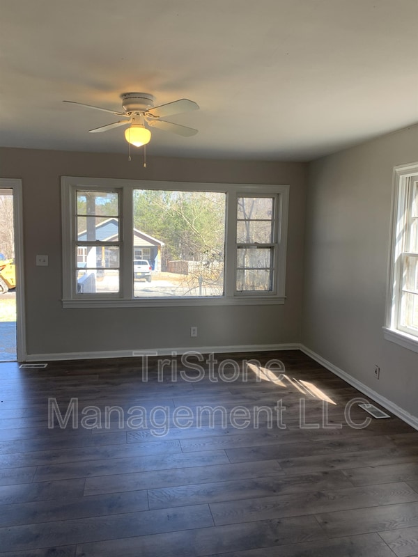 Photo - 317 Morris St