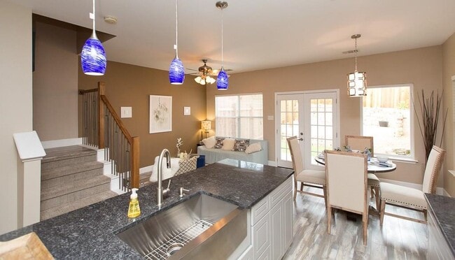 Photo - 1700 Perez St