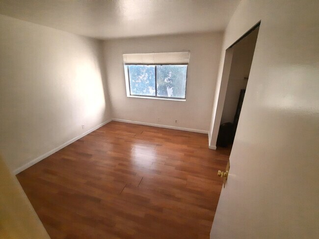 164 S 10th St