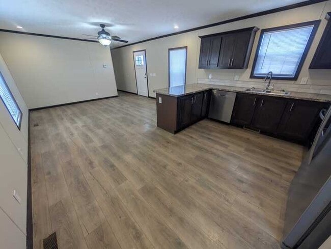 Photo - 16213 Normandy St