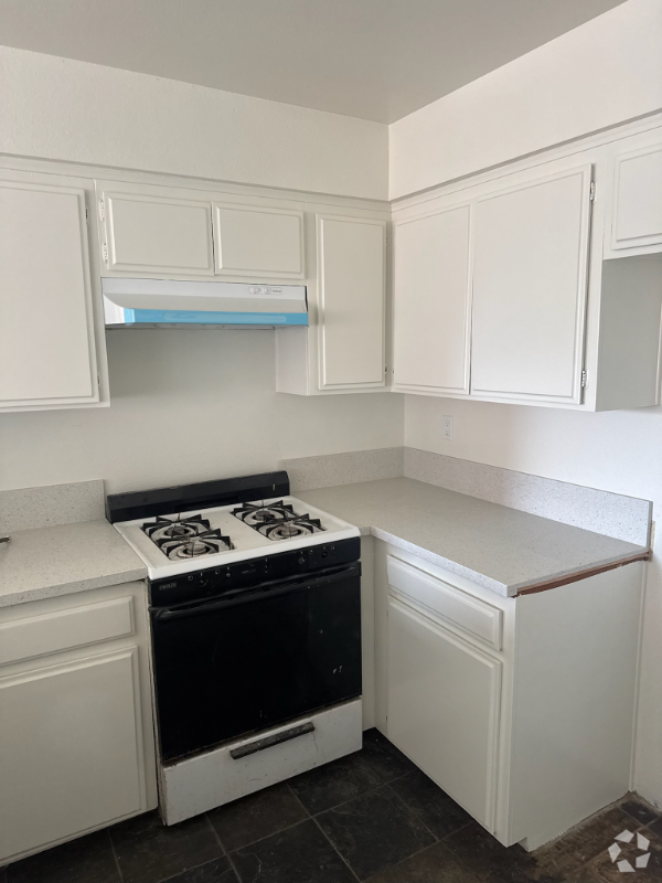 Building Photo - 430 W 8th St Unit 16 Rental