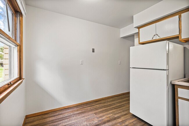 1424 E Main St, Watertown, WI 53094