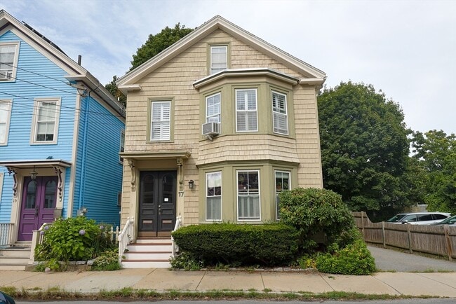 Building Photo - 17 Charter St Unit 2