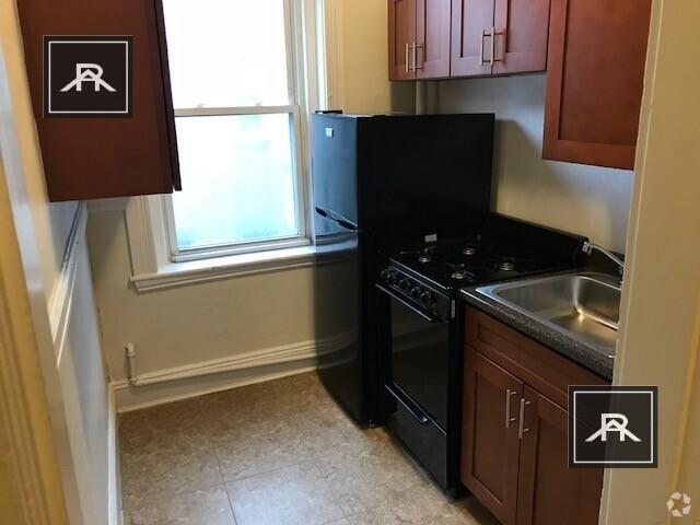 Building Photo - 2 bedroom in Brighton MA 02135 Unit 10 Rental