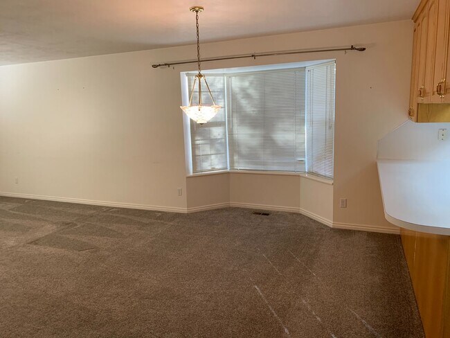 Photo - Lovely twinhome for rent.