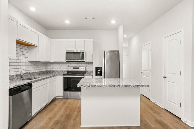 Newer Beautiful 3 Bed 2.5 Bath!