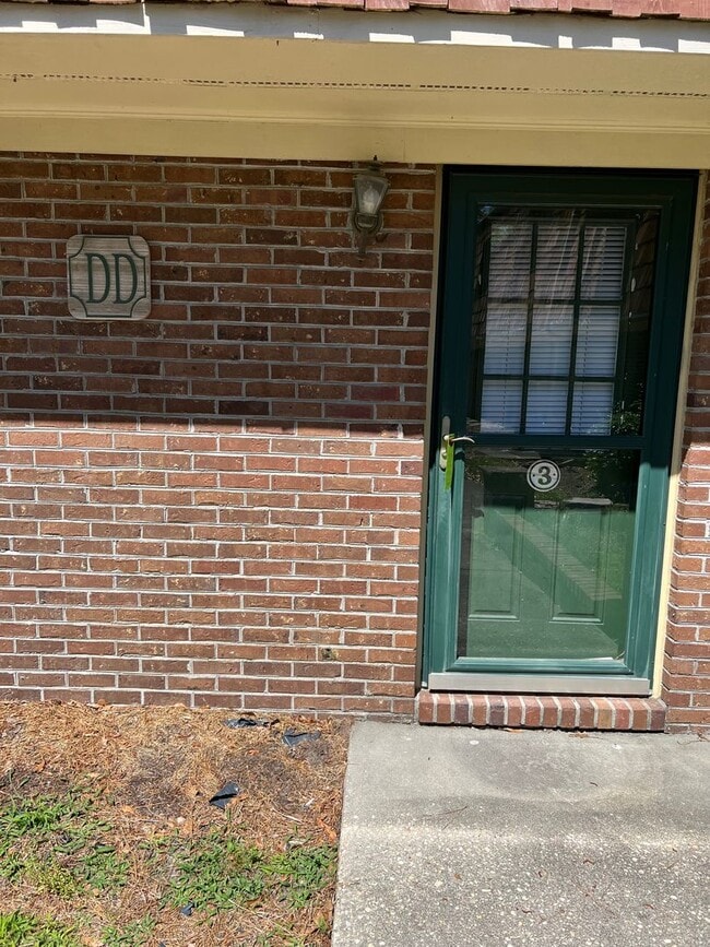 Building Photo - 2 Bedroom/1.5 bathroom townhouse for rent $1,300 month Unit DD-3