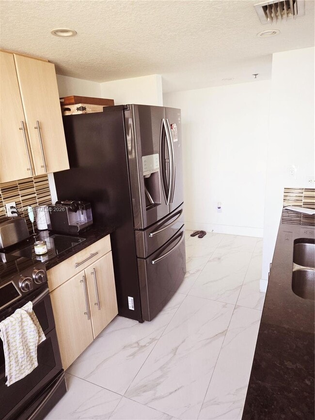 Photo - 1650 Coral Wy Unidad 702