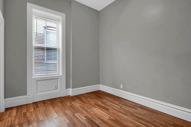 Photo - Put Down Roots and Overlook Soulard Community Garden Unidad 902 3F - 686