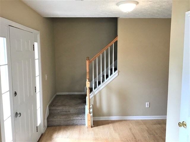 Photo - 2917 Manor Glen Ln NW