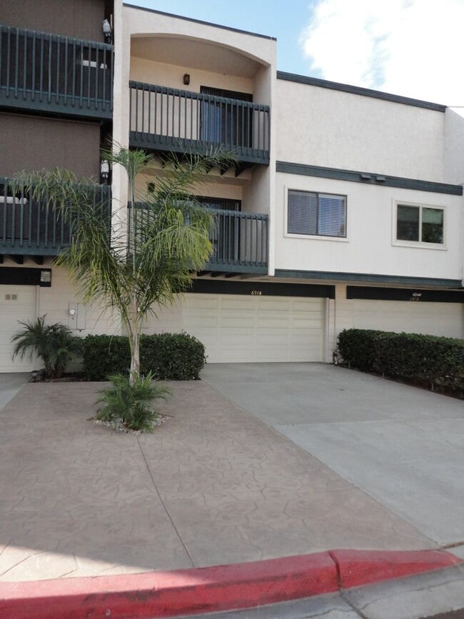 Building Photo - San Carlos - Fully Remodeled - Two Story Townhouse