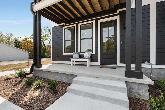 Building Photo - 1806 Lischey Ave Unit 3