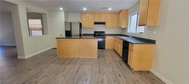 Photo - 8364 Oppenheimer St