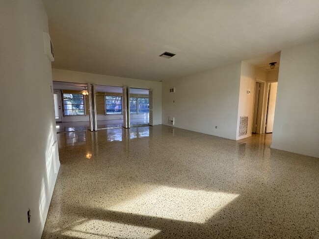 Photo - 5290 38th Way S