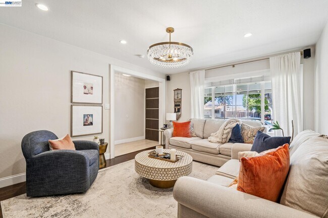 2485 Medallion Dr