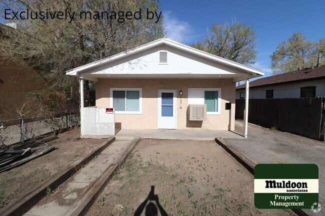 Building Photo - Adorably Redone Home - Pet Friendly!