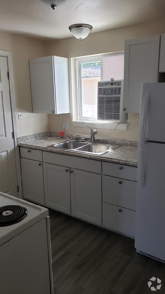 Building Photo - 409 2nd Ave E Rental