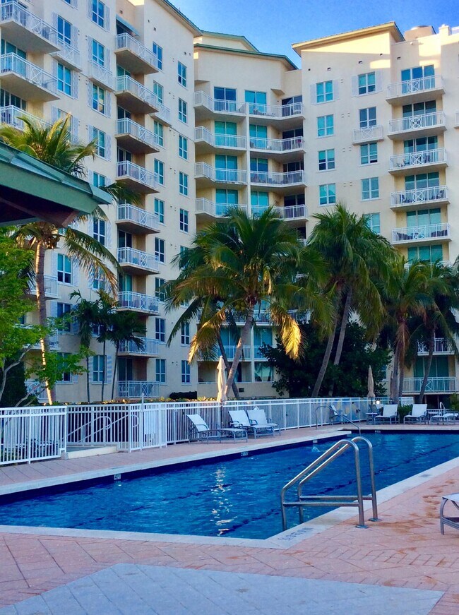 Photo - 350 N Federal Hwy Unit 913