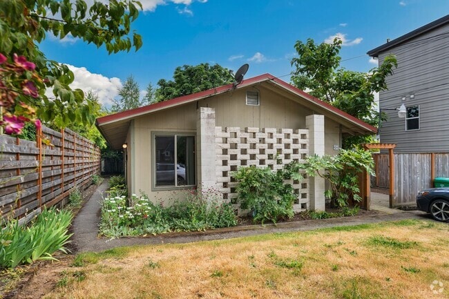 Building Photo - SFH 119 - Francis Duplex Unit 2872 Rental