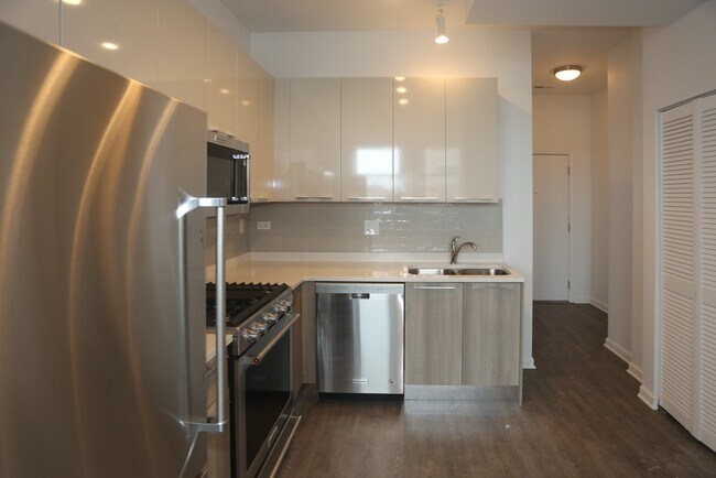 Photo - 932 W Dakin St Unit 103