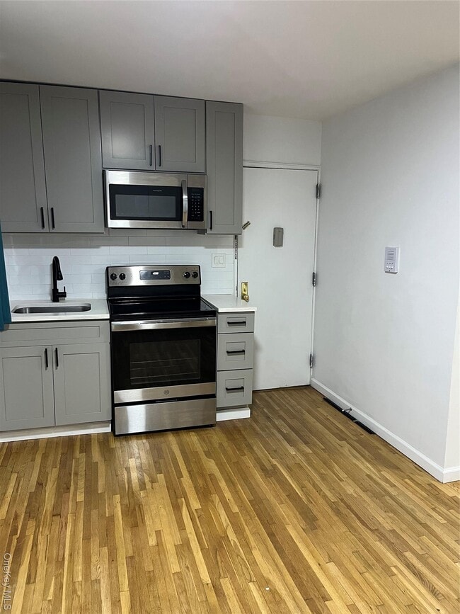 Building Photo - 30 Archer Ave Unit 1E Rental