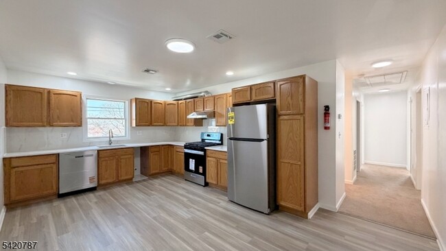 Photo - 360 Broad St