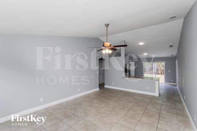 Photo - 721 Carlyle Ave