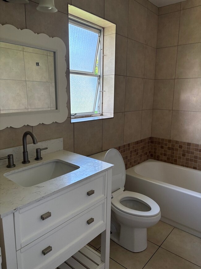 Photo - 4741 NE 21st Ter Unidad 4741 #1