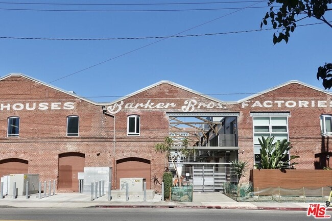 Building Photo - 527 Molino St Unit 307 Rental